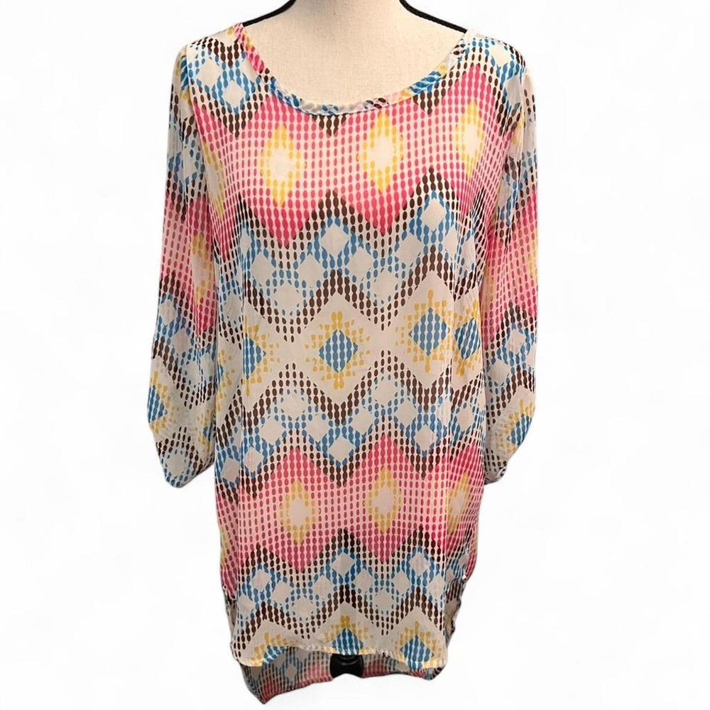 Peach Love Sheer‎ High-low 3/4 Sleeves Top with Geometric Pattern Women's Medium